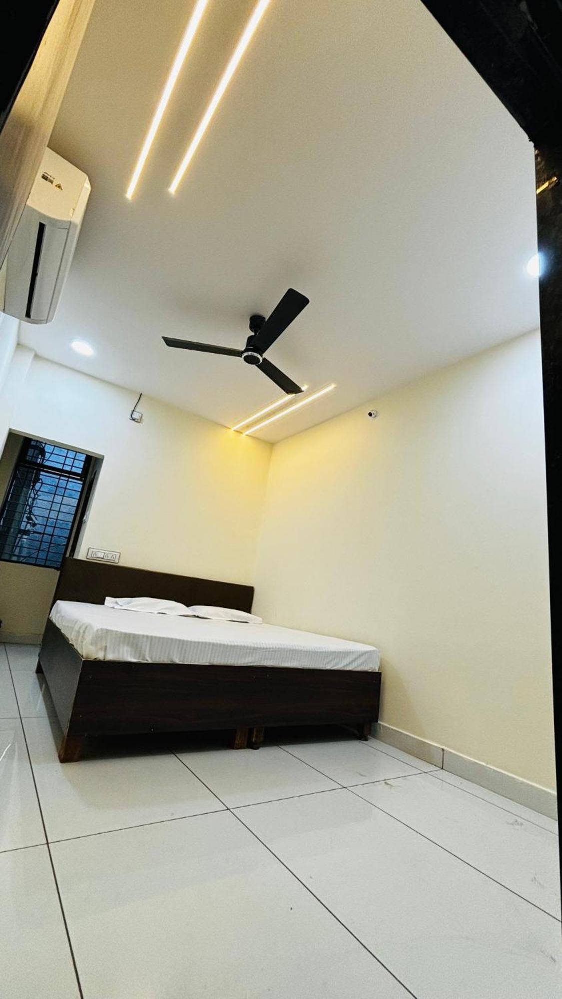 Hotel Shreenidhi Comfort Stay Ujjain Exterior photo