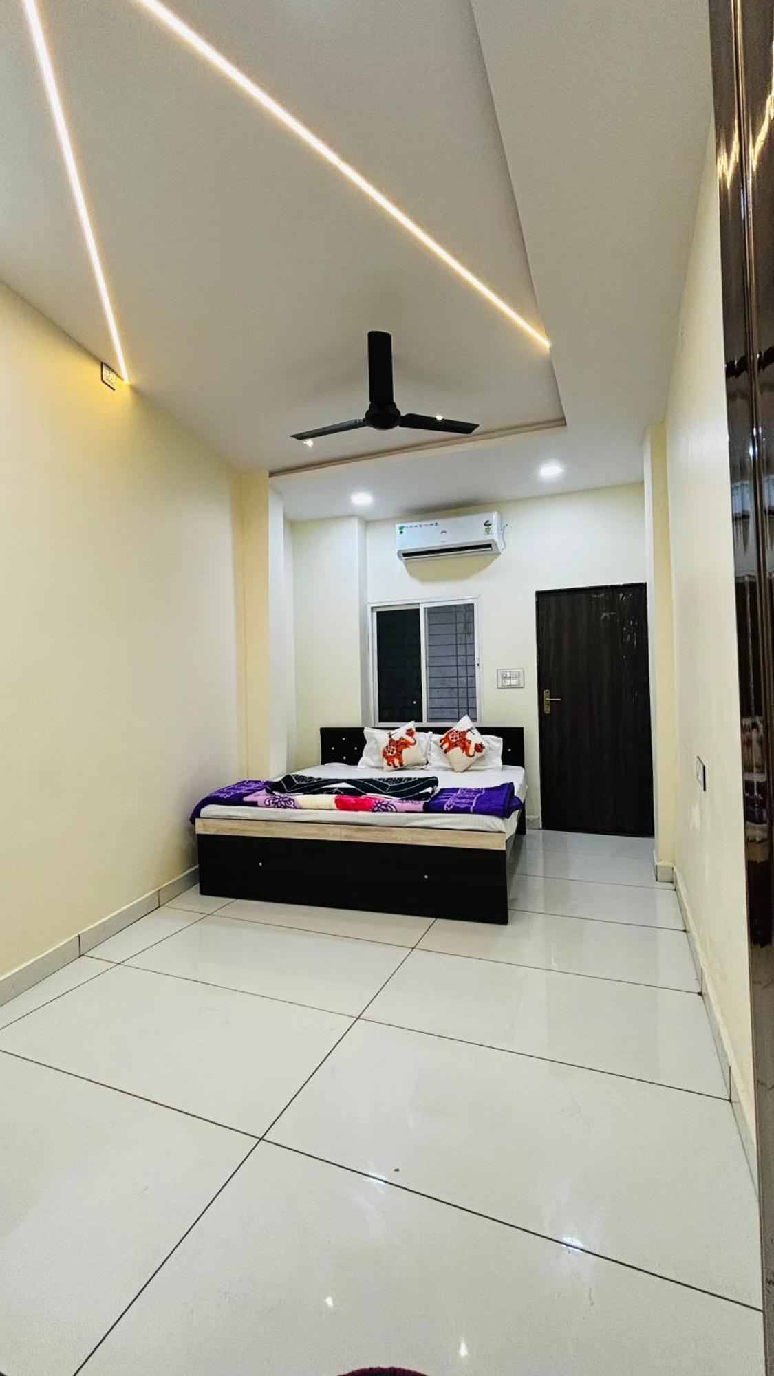 Hotel Shreenidhi Comfort Stay Ujjain Exterior photo