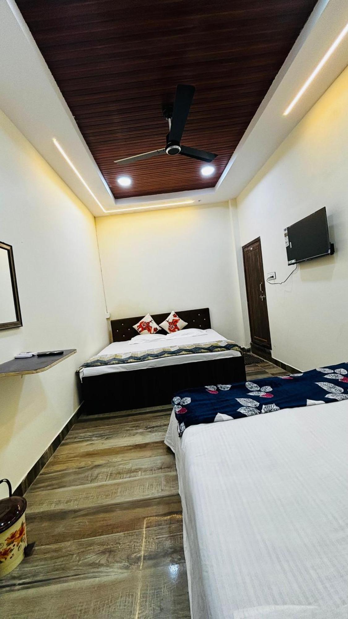 Hotel Shreenidhi Comfort Stay Ujjain Exterior photo